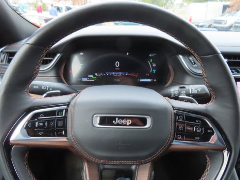 Used 2023 Jeep Grand Cherokee Summit w/ Luxury Tech Group V image 19