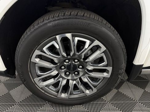 Used 2024 GMC Sierra 1500 Denali Ultimate image 11