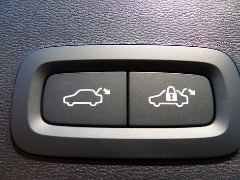 New 2026 Volvo XC40 B5 Ultra w/ Protection Package Premier image 27