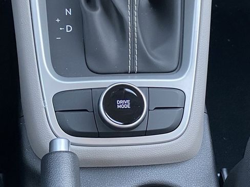 New 2025 Hyundai Venue SEL image 23