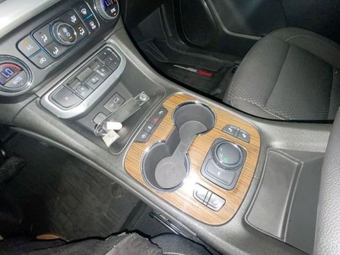 Used 2023 GMC Acadia SLE w/ Driver Convenience Package FWD image 45