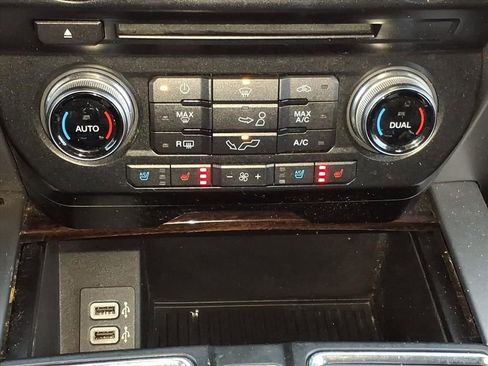 Used 2017 Ford F150 Platinum w/ Equipment Group 701A Luxury image 14