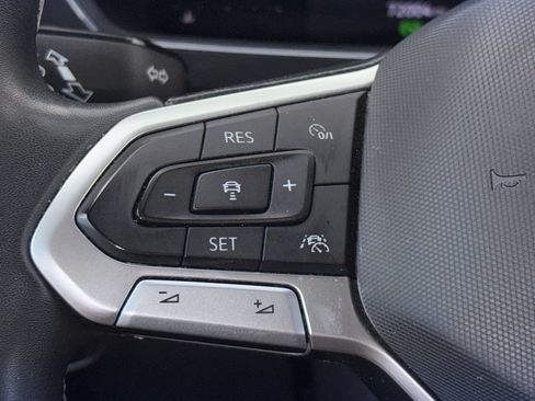 Used 2022 Volkswagen Tiguan SE FWD image 11