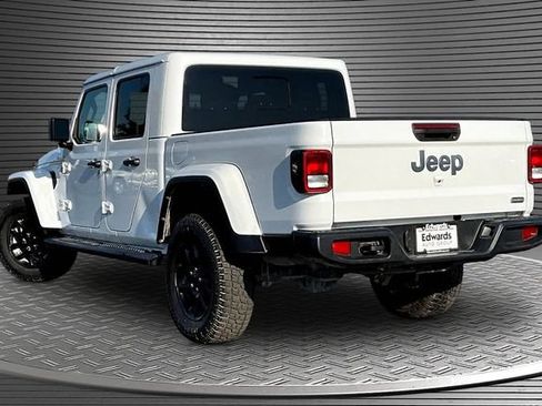 Used 2023 Jeep Gladiator Overland AWD/4WD image 4