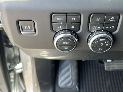 New 2026 GMC Sierra 3500 Denali Ultimate AWD/4WD image 18