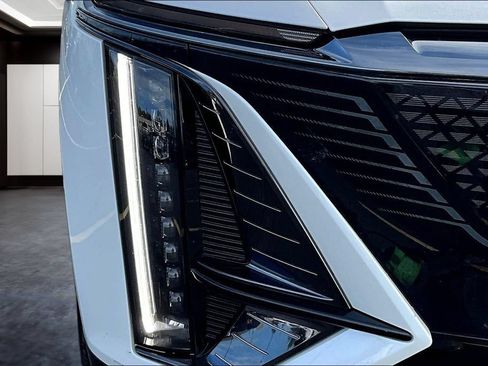 Certified 2024 Cadillac Lyriq Sport w/ LPO, Floor Liner Package AWD/4WD image 30