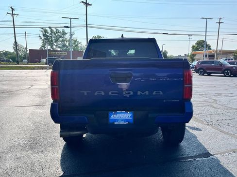 Used 2025 Toyota Tacoma TRD Off-Road AWD/4WD image 5