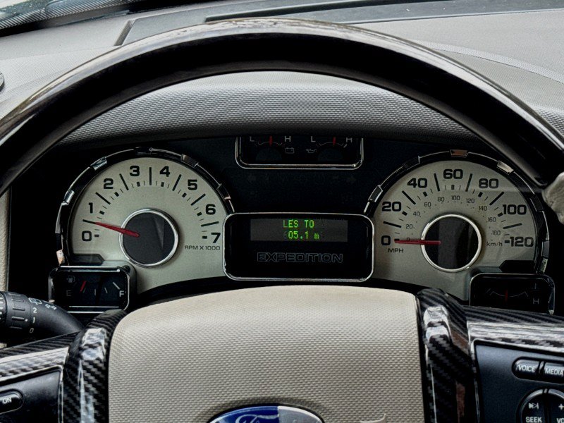 Used 2012 Ford Expedition EL Limited AWD/4WD image 18