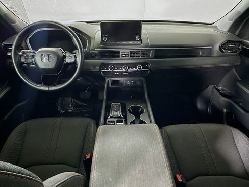Used 2025 Honda Pilot Sport image 17