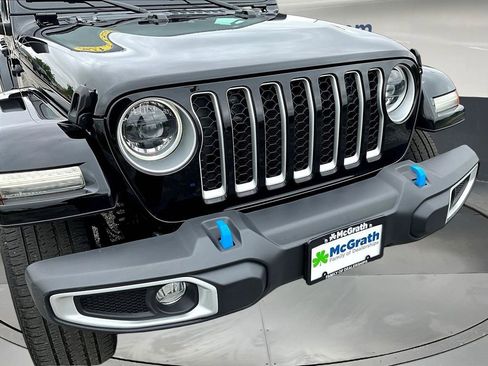 Used 2023 Jeep Wrangler Unlimited Sahara w/ Cold Weather Group AWD/4WD image 36