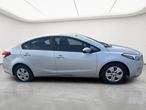 Used 2018 Kia Forte LX FWD image 2