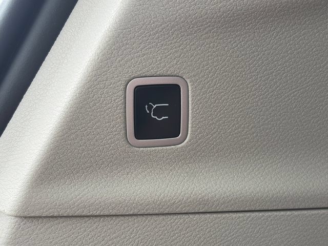 Used 2024 Chrysler Pacifica Touring-L FWD image 45