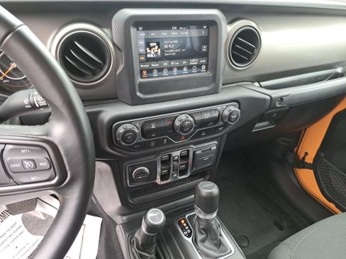 Used 2021 Jeep Gladiator Willys image 19