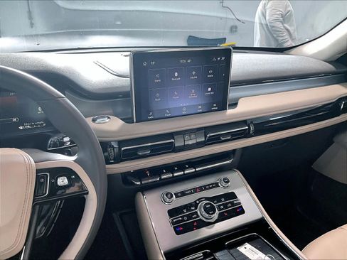Used 2023 Lincoln Aviator Standard image 19
