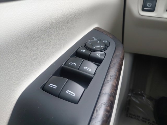 Used 2023 GMC Acadia Denali w/ Denali Ultimate Package FWD image 21