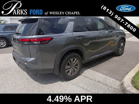 Used 2022 Nissan Pathfinder SV FWD image 9