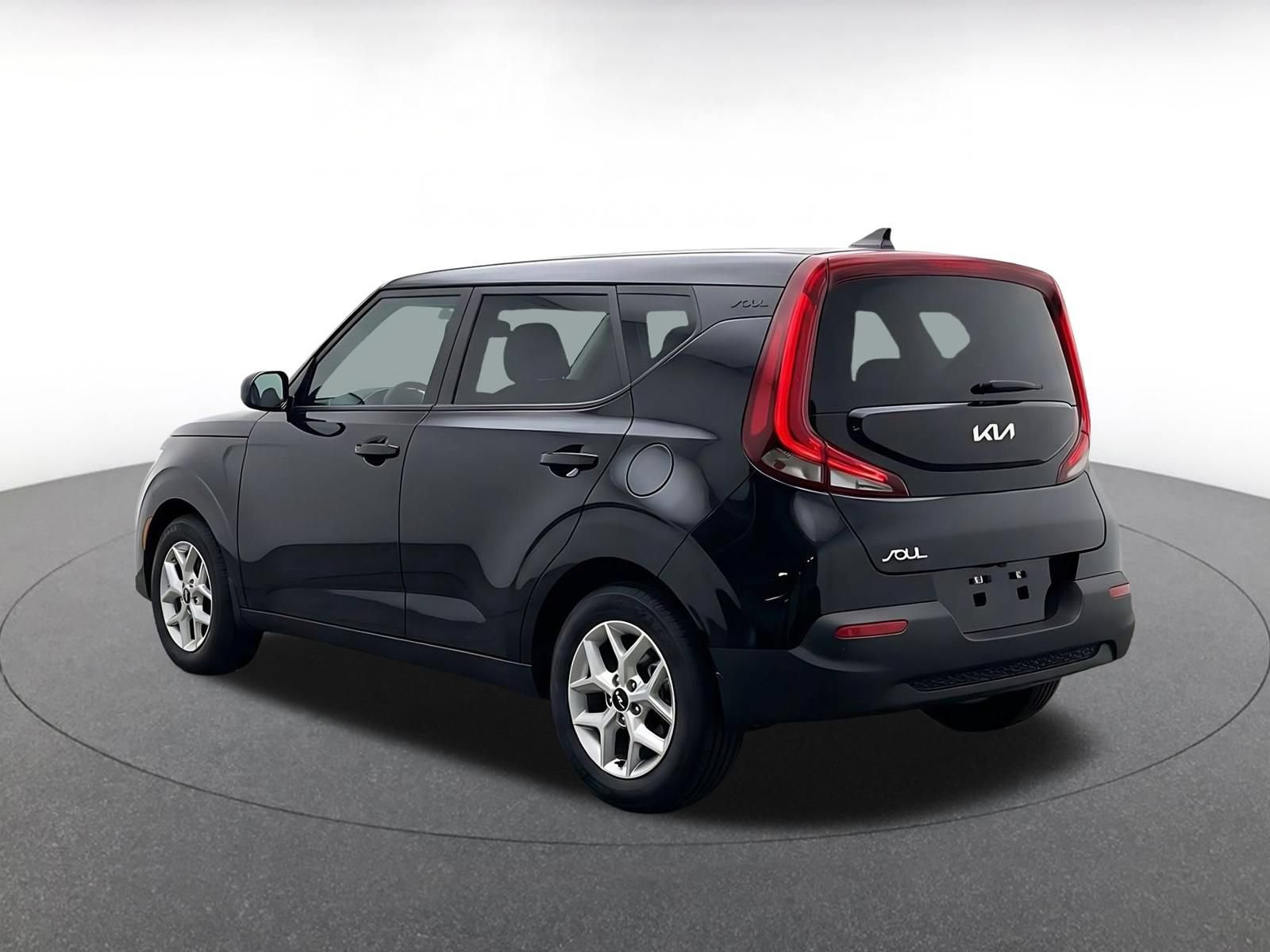 Used 2025 Kia Soul LX w/ LX Technology Package FWD image 6