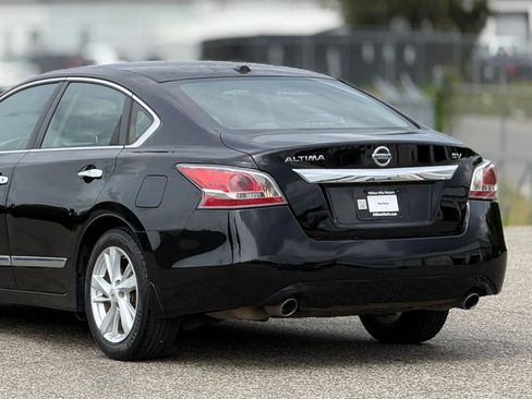 Used 2015 Nissan Altima 2.5 SV w/ Convenience Package image 16