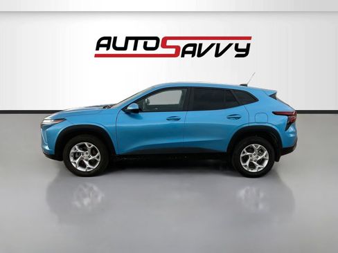 Used 2025 Chevrolet Trax LS w/ LS Convenience Package FWD image 4