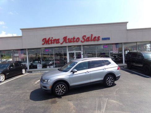 Used 2021 Volkswagen Tiguan SE AWD/4WD image 2