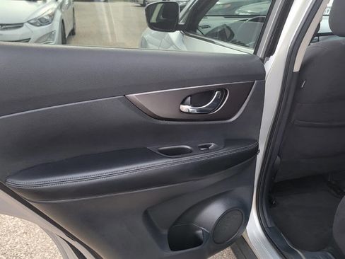 Used 2015 Nissan Rogue SV image 20