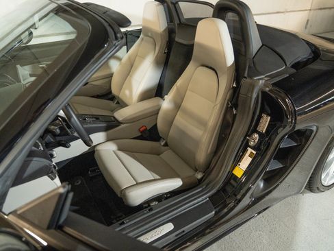 Certified 2023 Porsche 718 Boxster RWD image 5