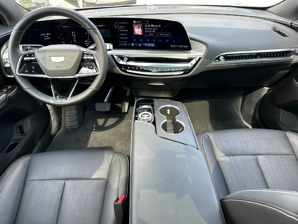 Used 2025 Cadillac Lyriq Luxury AWD/4WD image 24