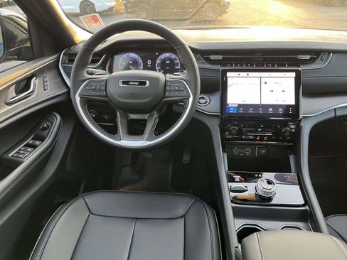 New 2025 Jeep Grand Cherokee Limited AWD/4WD image 4