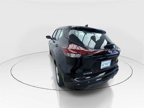 Used 2022 Nissan Kicks S image 6