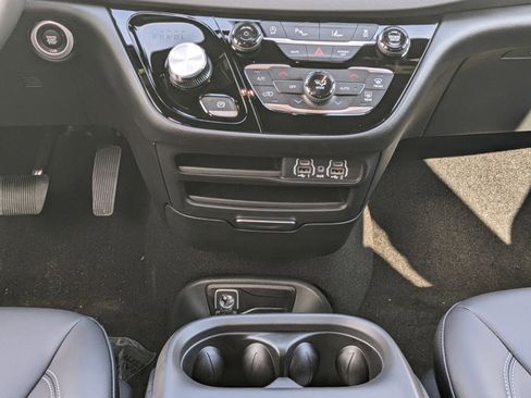 New 2025 Chrysler Voyager LX image 16