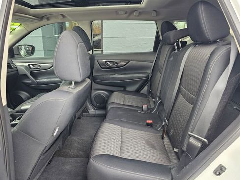 Used 2018 Nissan Rogue SV AWD/4WD image 17