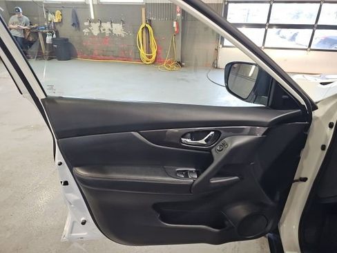 Used 2019 Nissan Rogue SV image 10