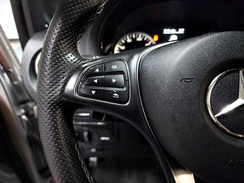 Used 2018 Mercedes-Benz Metris Passenger image 30