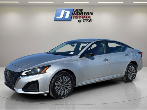 Used 2025 Nissan Altima 2.5 SV image 1