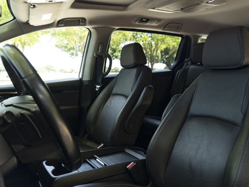 Used 2023 Honda Odyssey Touring image 17