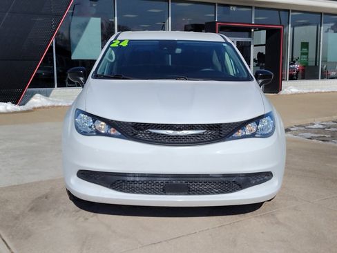 Used 2024 Chrysler Voyager LX image 2