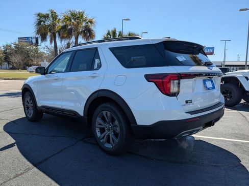 New 2026 Ford Explorer Active w/ Active Comfort Package image 6