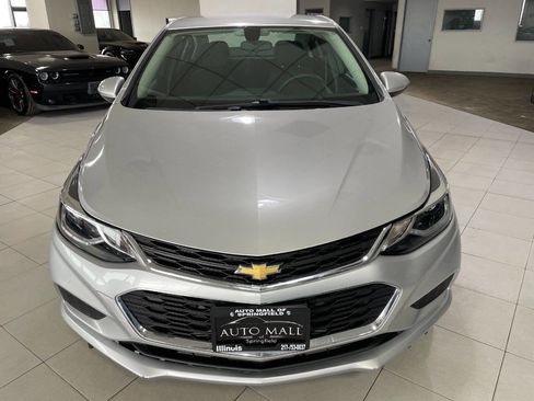 Used 2018 Chevrolet Cruze LT image 2
