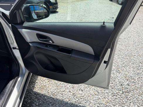 Used 2013 Chevrolet Cruze LS FWD image 15