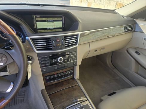 Used 2010 Mercedes-Benz E 350 4MATIC Sedan image 13