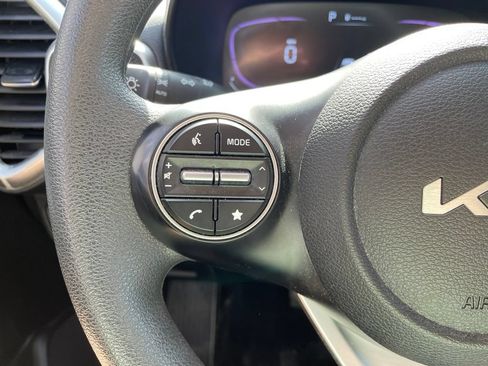 Used 2025 Kia Soul LX FWD image 22