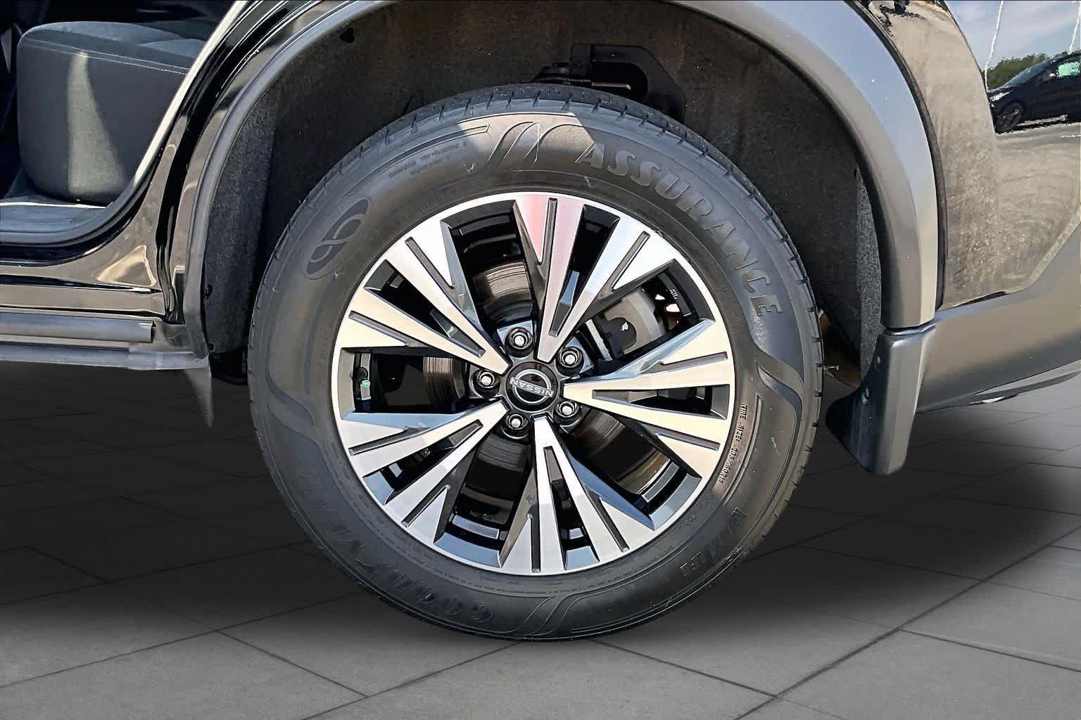 Used 2023 Nissan Rogue SV FWD image 10