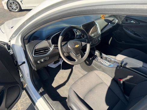 Used 2019 Chevrolet Malibu LT FWD image 16