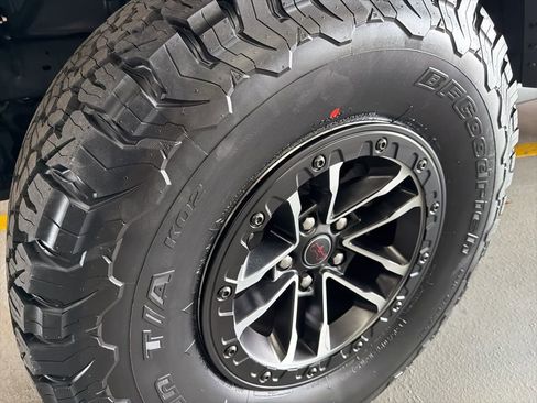 Used 2025 Jeep Wrangler Unlimited Rubicon image 17