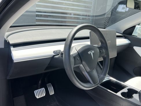 Used 2022 Tesla Model Y Performance image 19