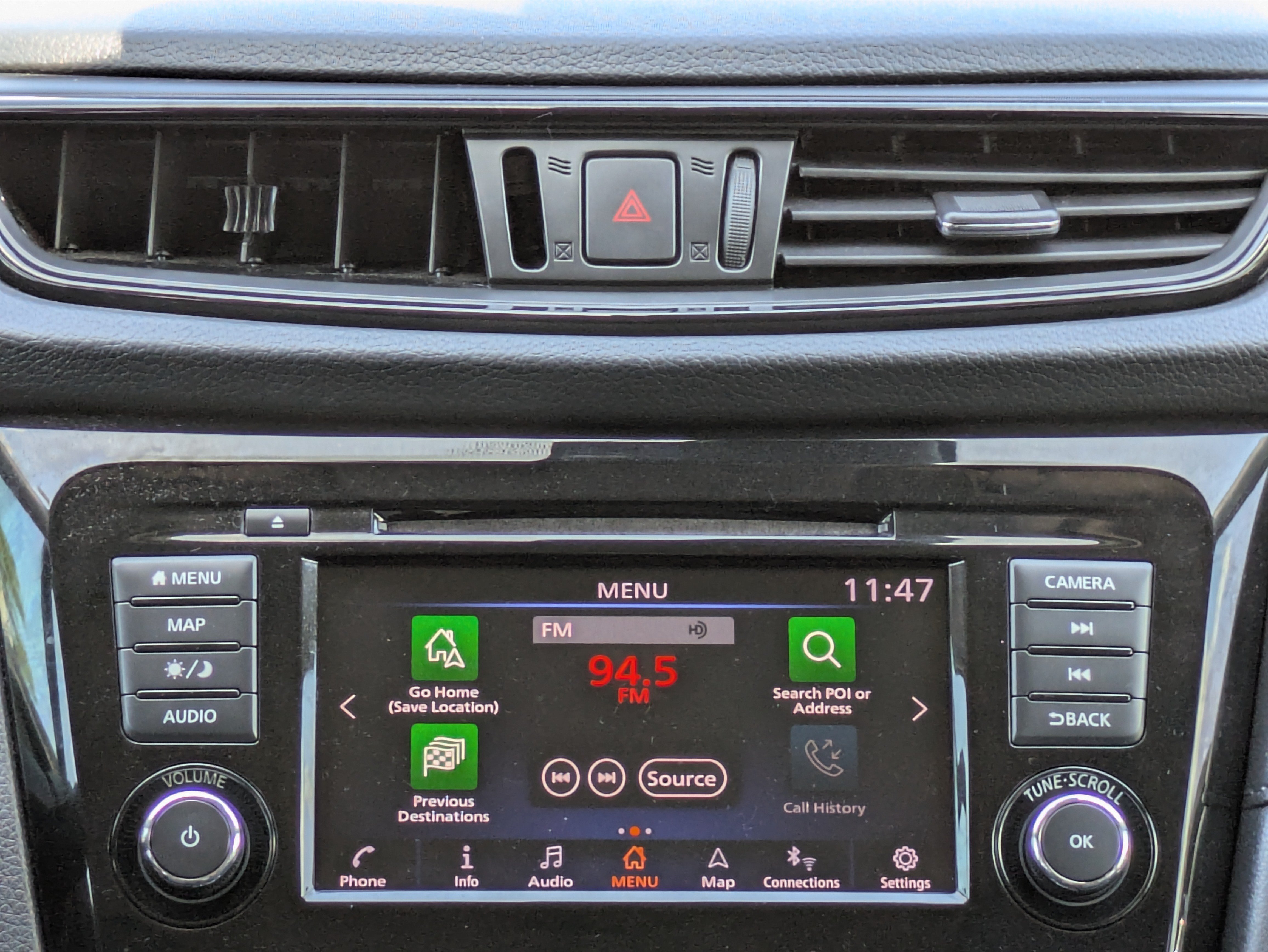Used 2019 Nissan Rogue SV w/ Premium Package FWD image 18