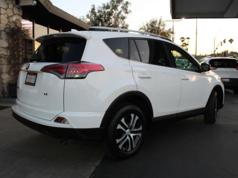 Used 2016 Toyota RAV4 LE FWD image 5