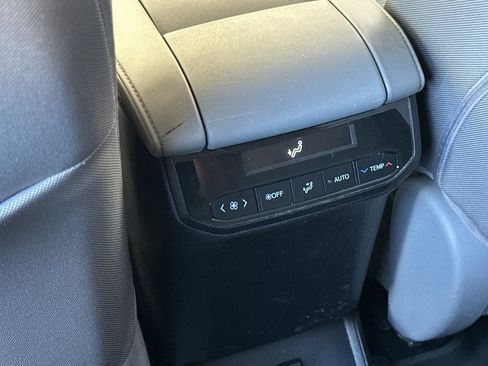 Used 2021 Toyota Highlander L AWD/4WD image 14