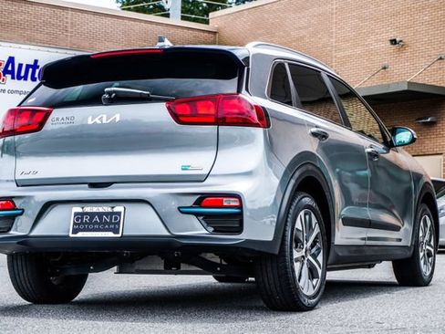 Used 2022 Kia Niro EX w/ Cold Weather Package FWD image 12