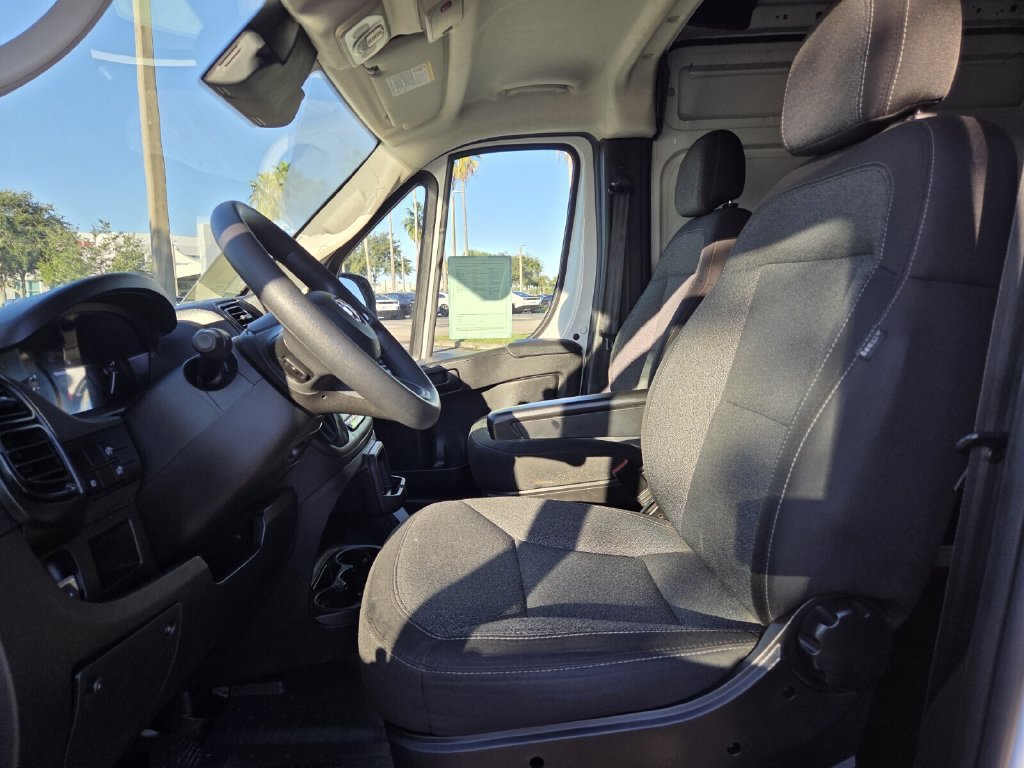 Used 2025 RAM ProMaster 2500 w/ Convenience Group FWD image 11
